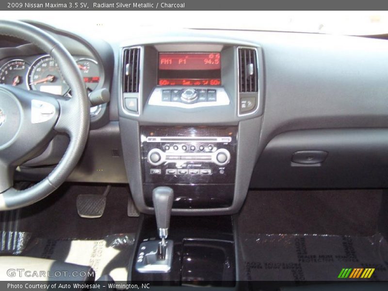 Radiant Silver Metallic / Charcoal 2009 Nissan Maxima 3.5 SV