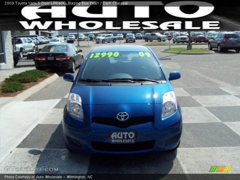 Blazing Blue Pearl / Dark Charcoal 2009 Toyota Yaris 5 Door Liftback