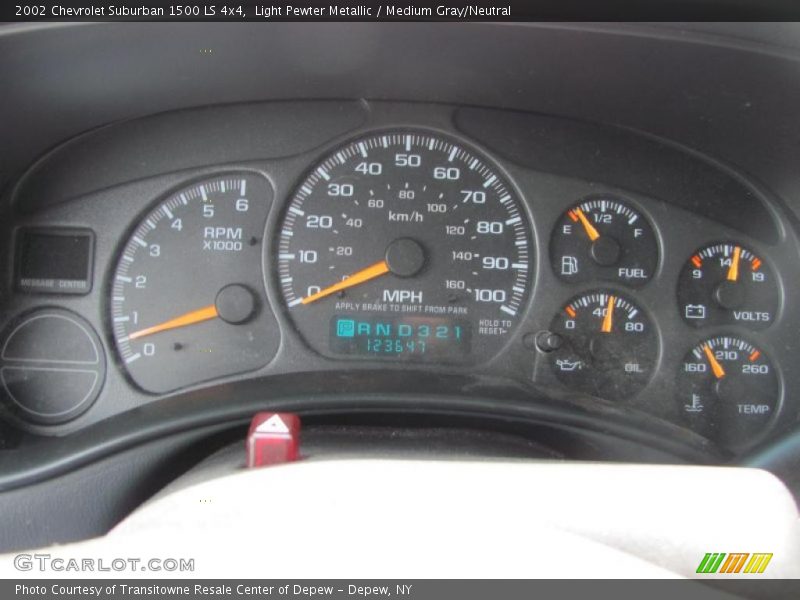 Light Pewter Metallic / Medium Gray/Neutral 2002 Chevrolet Suburban 1500 LS 4x4