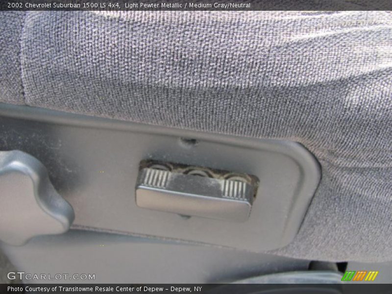 Light Pewter Metallic / Medium Gray/Neutral 2002 Chevrolet Suburban 1500 LS 4x4