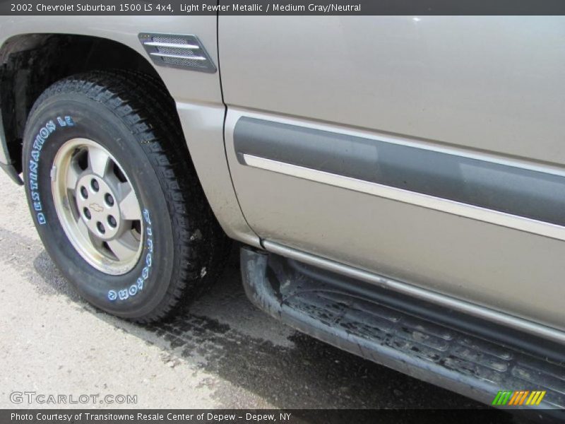 Light Pewter Metallic / Medium Gray/Neutral 2002 Chevrolet Suburban 1500 LS 4x4