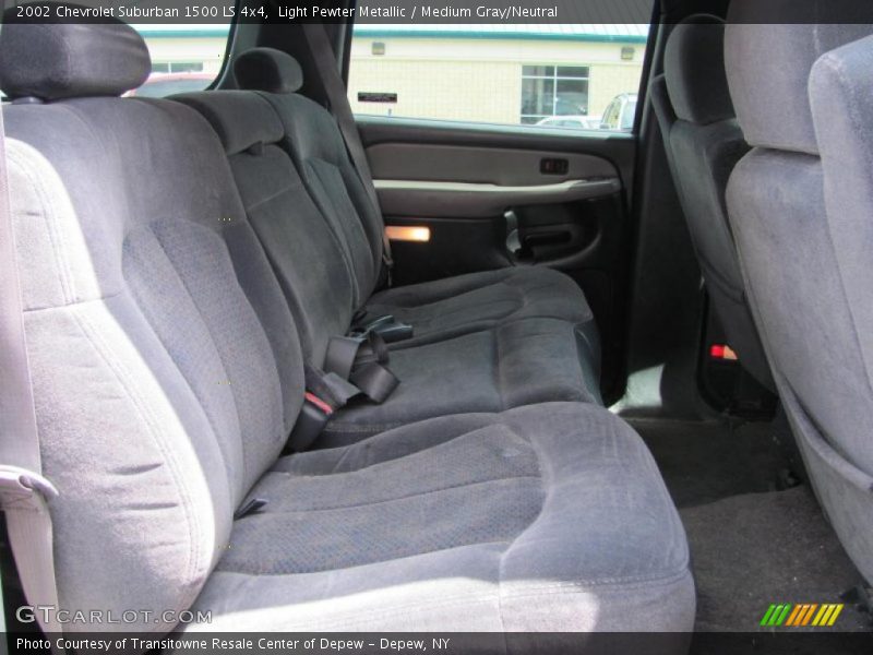 Light Pewter Metallic / Medium Gray/Neutral 2002 Chevrolet Suburban 1500 LS 4x4