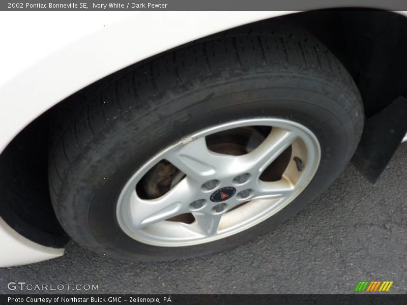 Ivory White / Dark Pewter 2002 Pontiac Bonneville SE