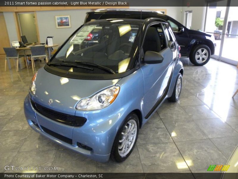 Front 3/4 View of 2011 fortwo passion cabriolet