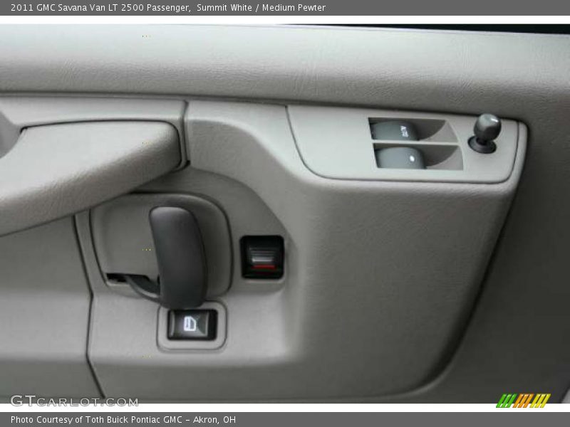 Controls of 2011 Savana Van LT 2500 Passenger