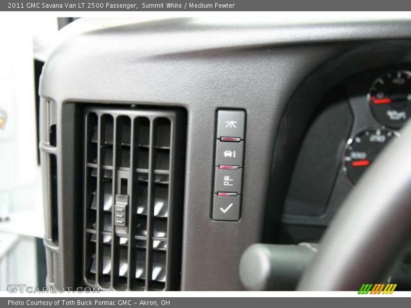 Controls of 2011 Savana Van LT 2500 Passenger