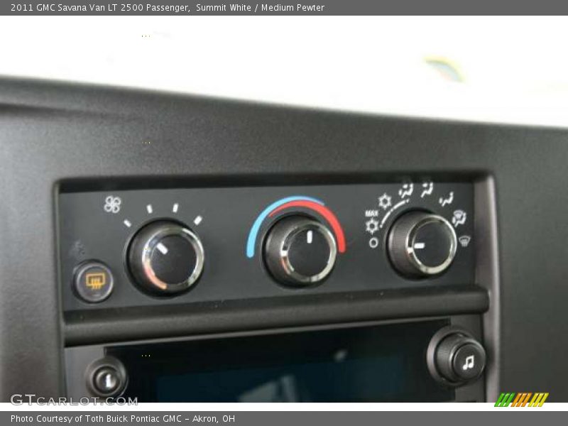 Controls of 2011 Savana Van LT 2500 Passenger