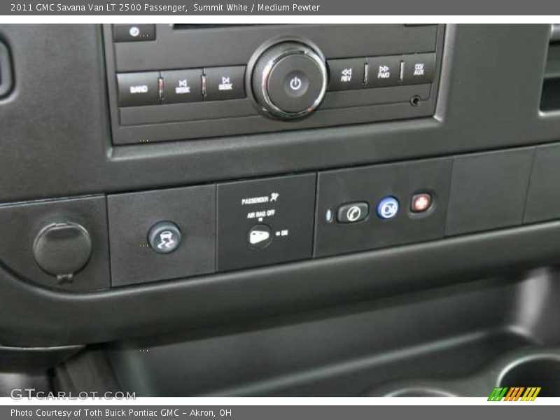 Controls of 2011 Savana Van LT 2500 Passenger