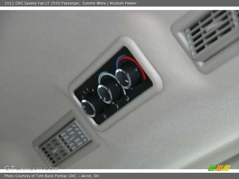 Controls of 2011 Savana Van LT 2500 Passenger