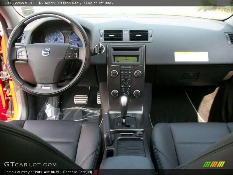 Dashboard of 2010 V50 T5 R-Design