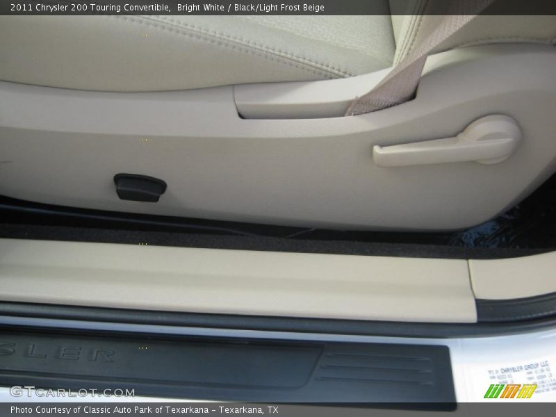 Bright White / Black/Light Frost Beige 2011 Chrysler 200 Touring Convertible