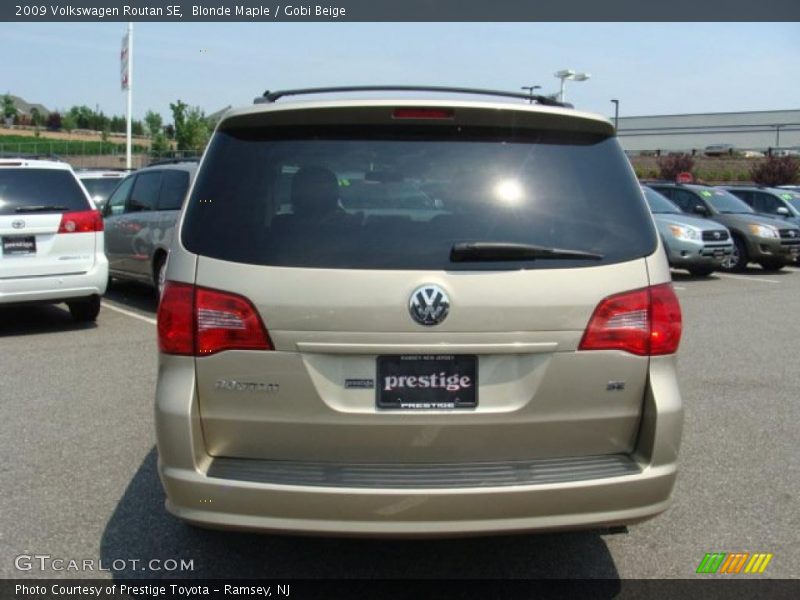 Blonde Maple / Gobi Beige 2009 Volkswagen Routan SE