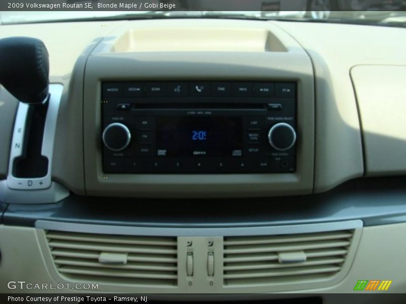 Blonde Maple / Gobi Beige 2009 Volkswagen Routan SE