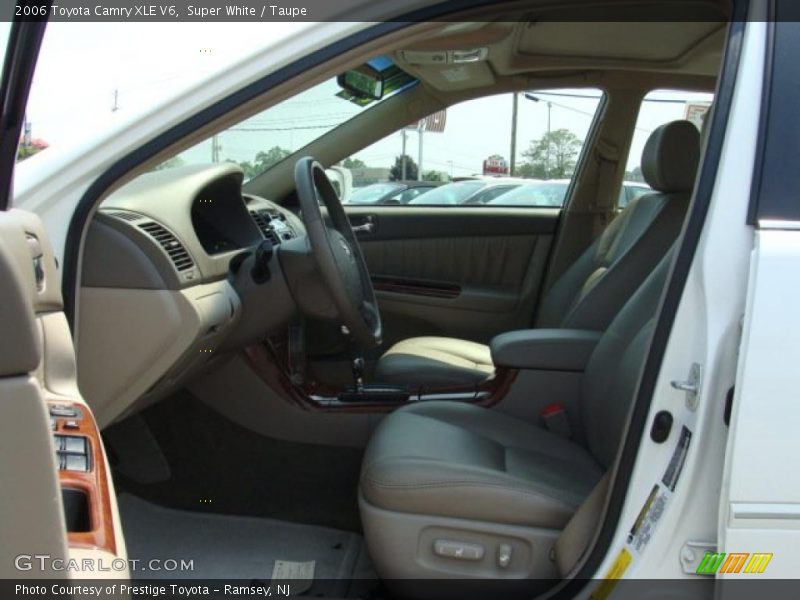 Super White / Taupe 2006 Toyota Camry XLE V6