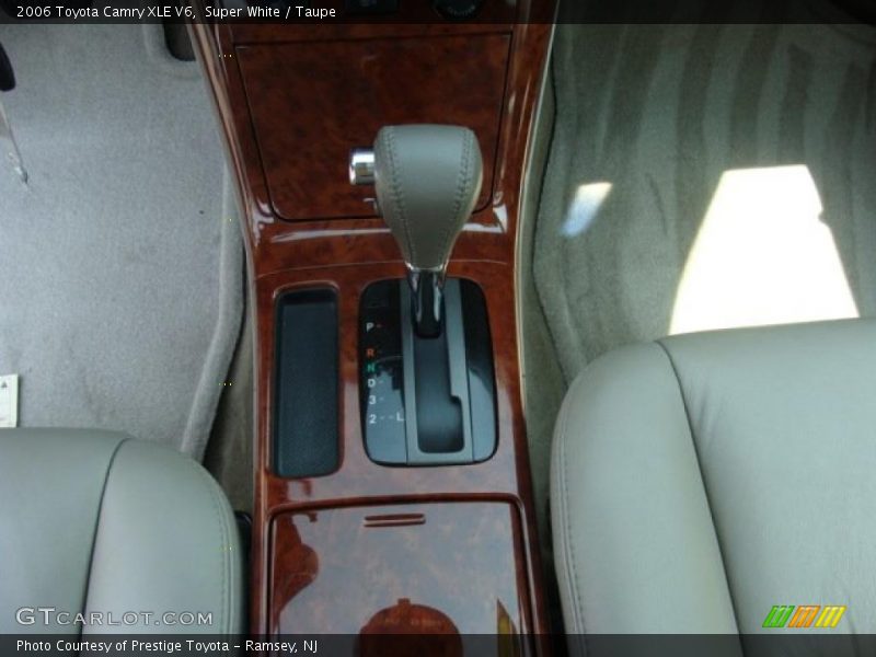 Super White / Taupe 2006 Toyota Camry XLE V6