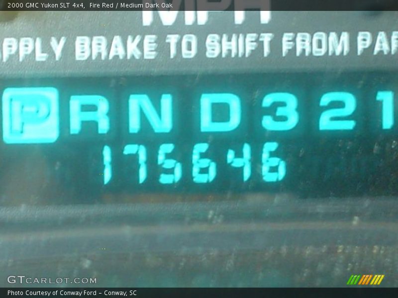 Fire Red / Medium Dark Oak 2000 GMC Yukon SLT 4x4