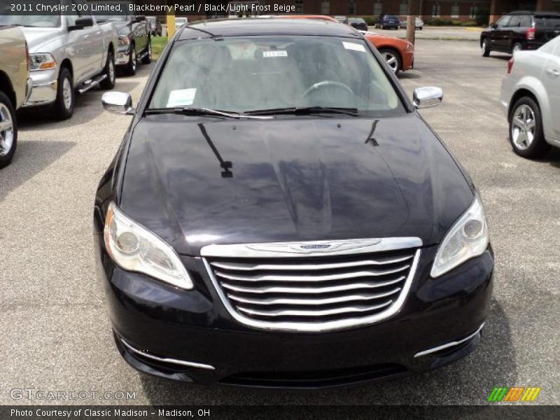 Blackberry Pearl / Black/Light Frost Beige 2011 Chrysler 200 Limited