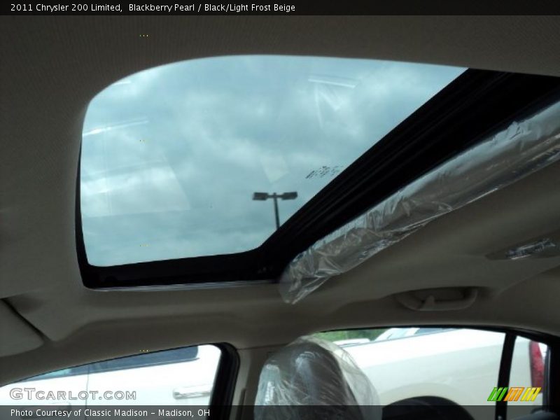 Blackberry Pearl / Black/Light Frost Beige 2011 Chrysler 200 Limited