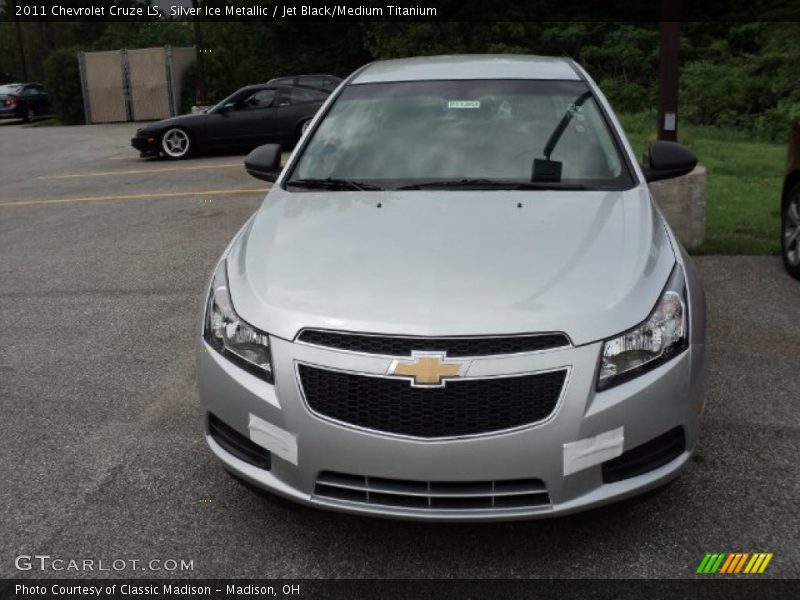 Silver Ice Metallic / Jet Black/Medium Titanium 2011 Chevrolet Cruze LS
