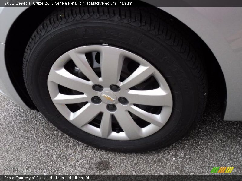Silver Ice Metallic / Jet Black/Medium Titanium 2011 Chevrolet Cruze LS