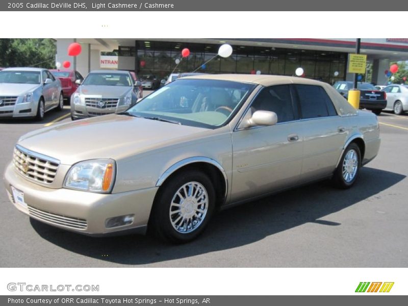 Front 3/4 View of 2005 DeVille DHS