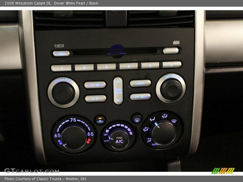 Dover White Pearl / Black 2006 Mitsubishi Galant SE