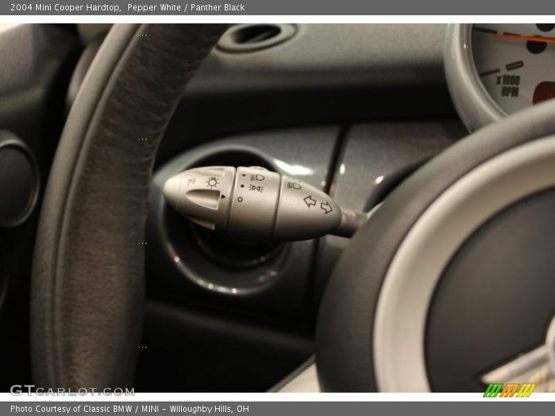 Pepper White / Panther Black 2004 Mini Cooper Hardtop