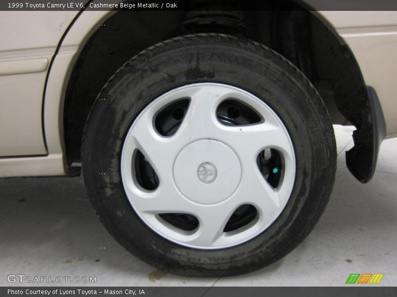Cashmere Beige Metallic / Oak 1999 Toyota Camry LE V6