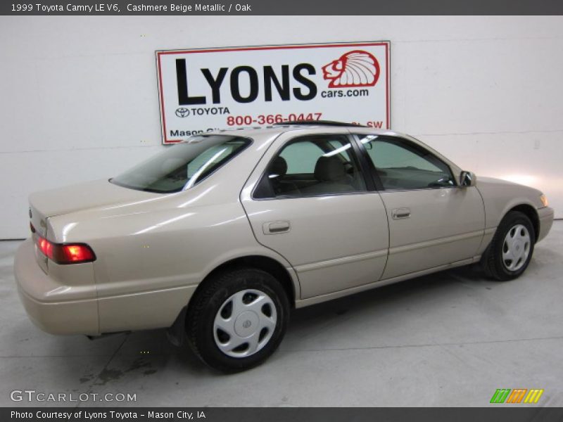 Cashmere Beige Metallic / Oak 1999 Toyota Camry LE V6