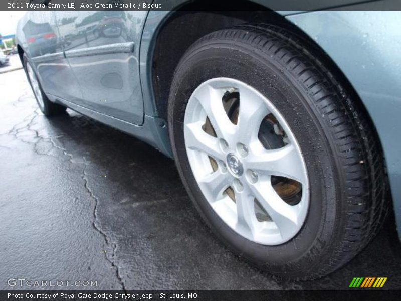 Aloe Green Metallic / Bisque 2011 Toyota Camry LE