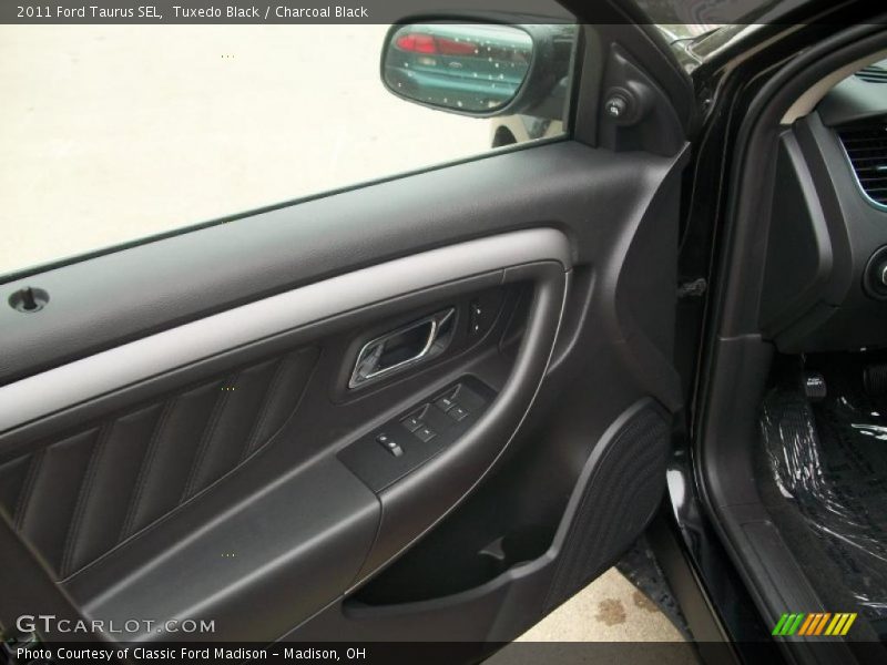 Tuxedo Black / Charcoal Black 2011 Ford Taurus SEL
