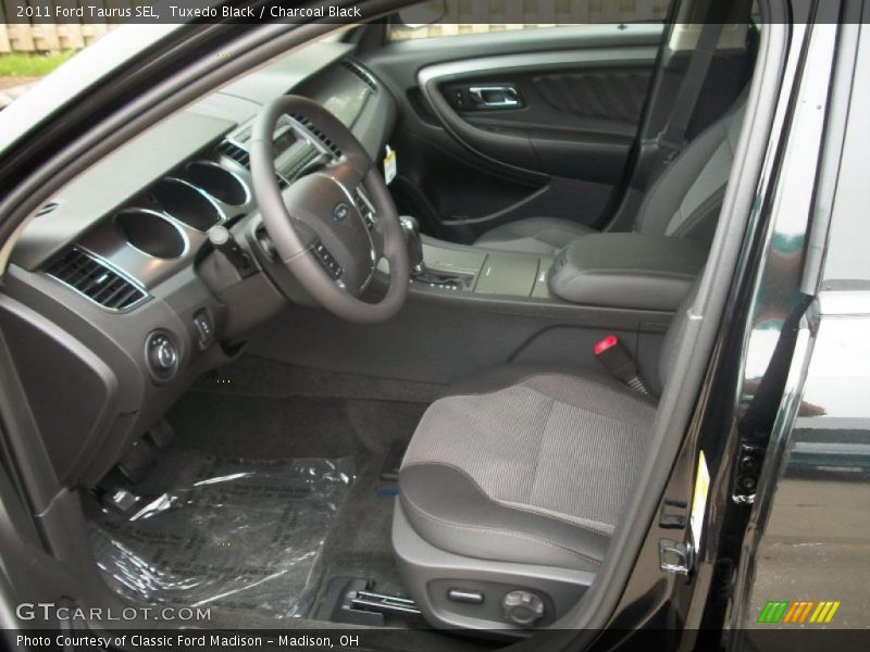 Tuxedo Black / Charcoal Black 2011 Ford Taurus SEL