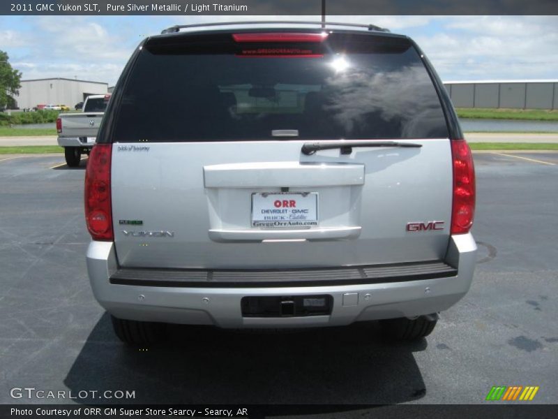 Pure Silver Metallic / Light Titanium 2011 GMC Yukon SLT