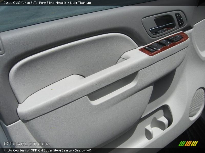 Pure Silver Metallic / Light Titanium 2011 GMC Yukon SLT