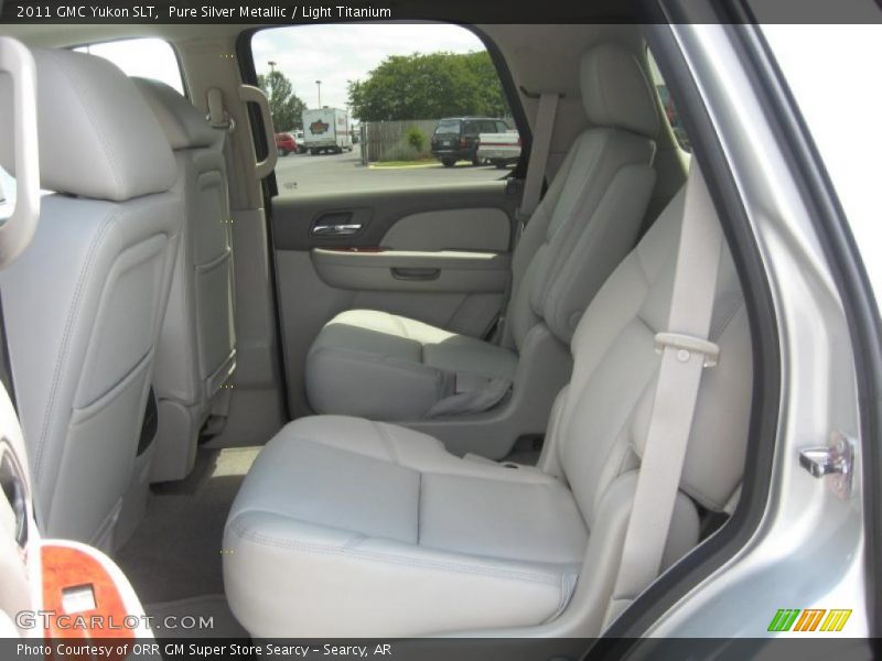 Pure Silver Metallic / Light Titanium 2011 GMC Yukon SLT