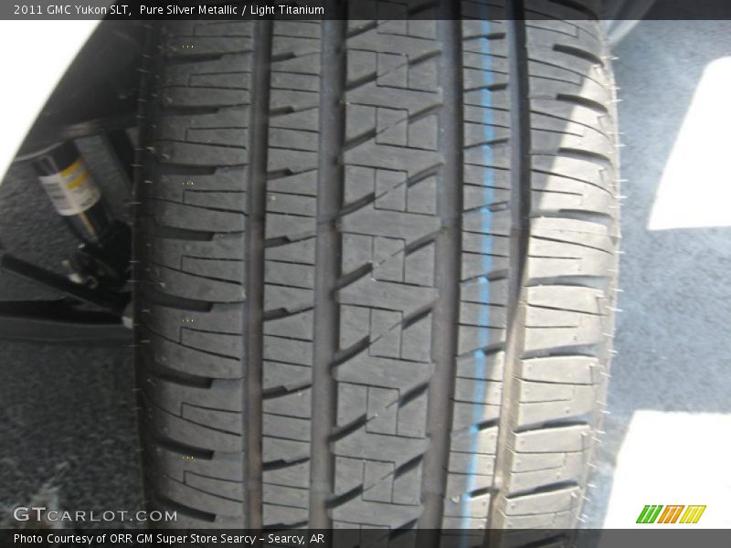 Pure Silver Metallic / Light Titanium 2011 GMC Yukon SLT
