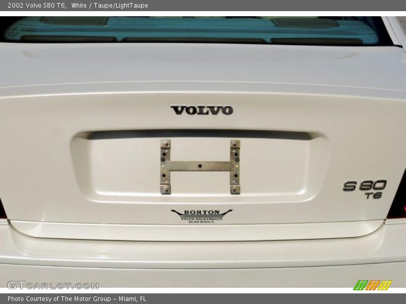 White / Taupe/LightTaupe 2002 Volvo S80 T6