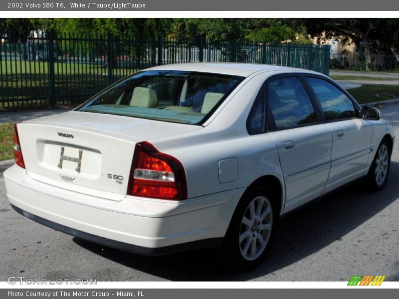 White / Taupe/LightTaupe 2002 Volvo S80 T6