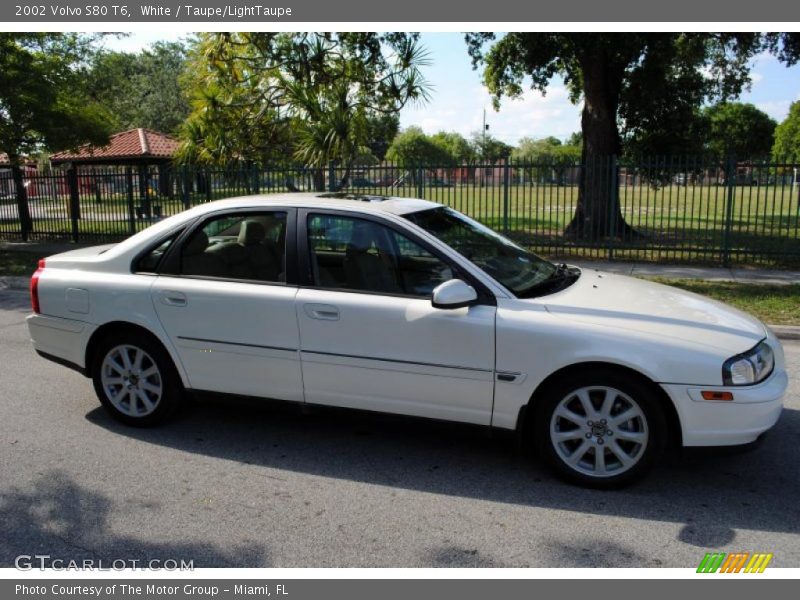 White / Taupe/LightTaupe 2002 Volvo S80 T6