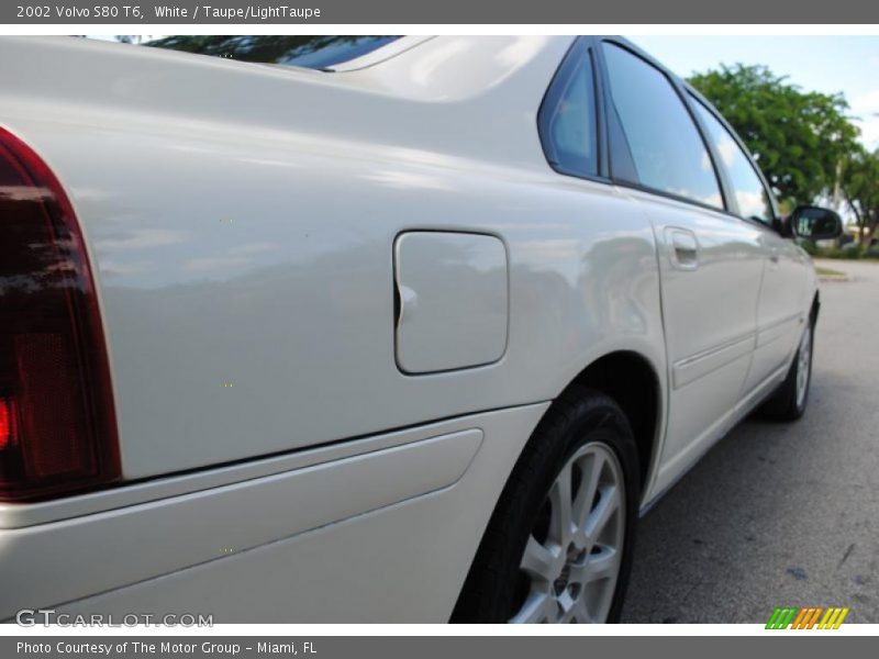 White / Taupe/LightTaupe 2002 Volvo S80 T6