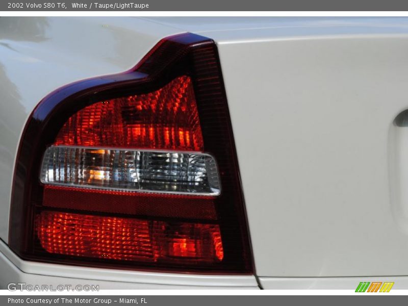 White / Taupe/LightTaupe 2002 Volvo S80 T6