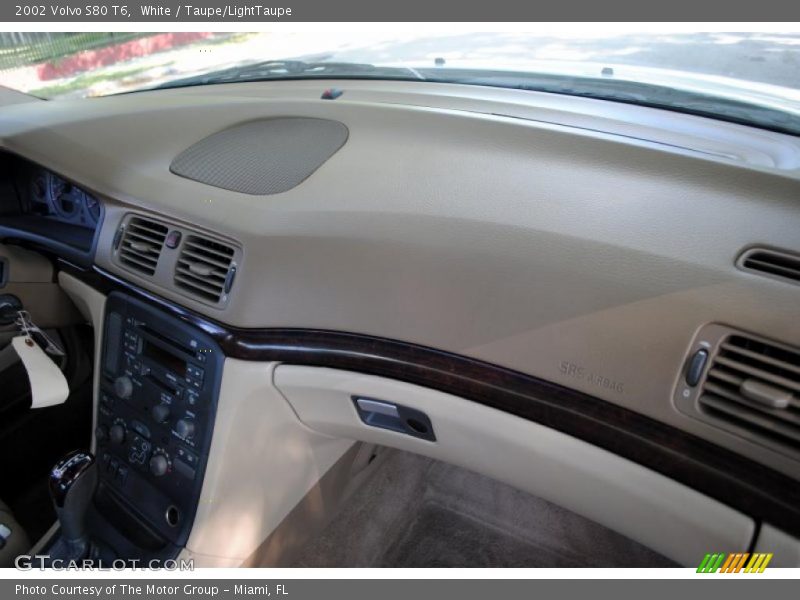 White / Taupe/LightTaupe 2002 Volvo S80 T6