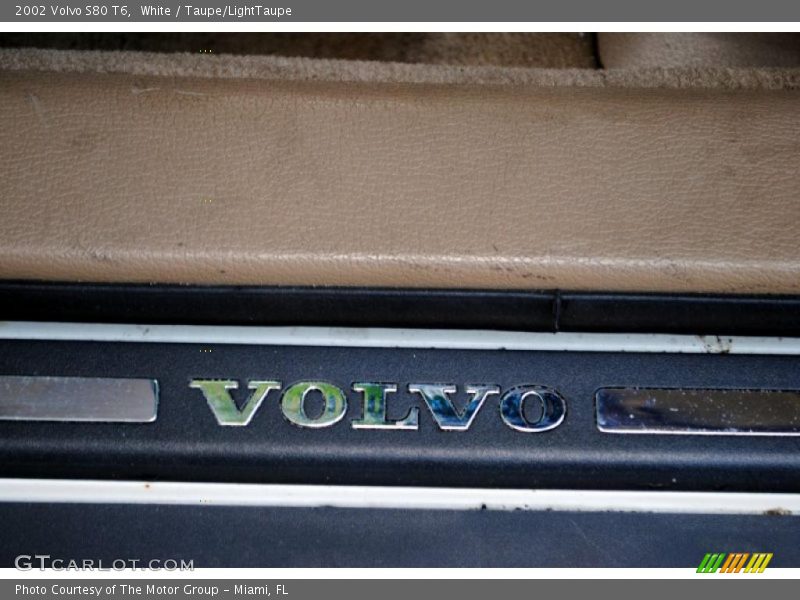 White / Taupe/LightTaupe 2002 Volvo S80 T6