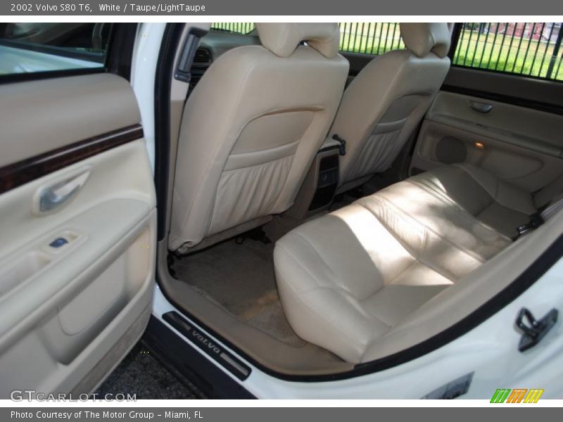 White / Taupe/LightTaupe 2002 Volvo S80 T6