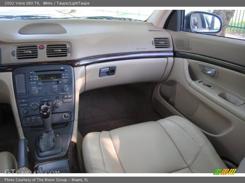 White / Taupe/LightTaupe 2002 Volvo S80 T6