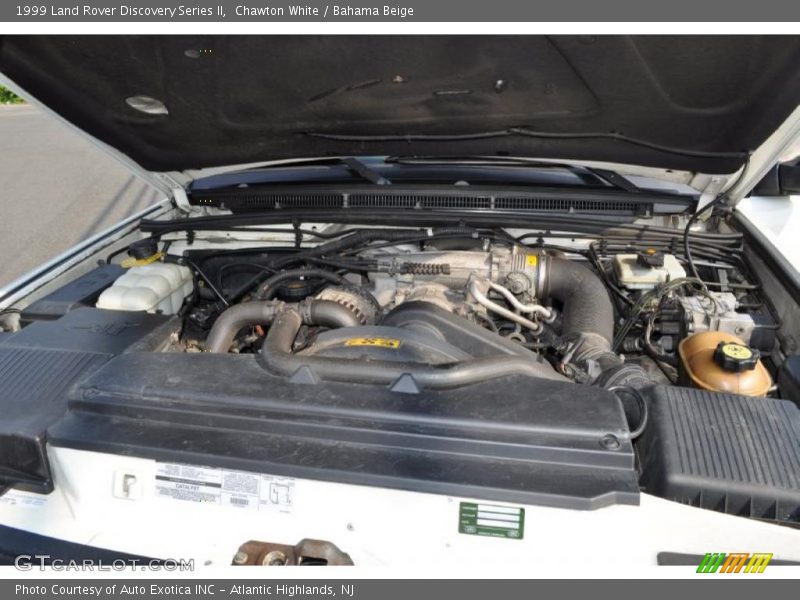 Chawton White / Bahama Beige 1999 Land Rover Discovery Series II
