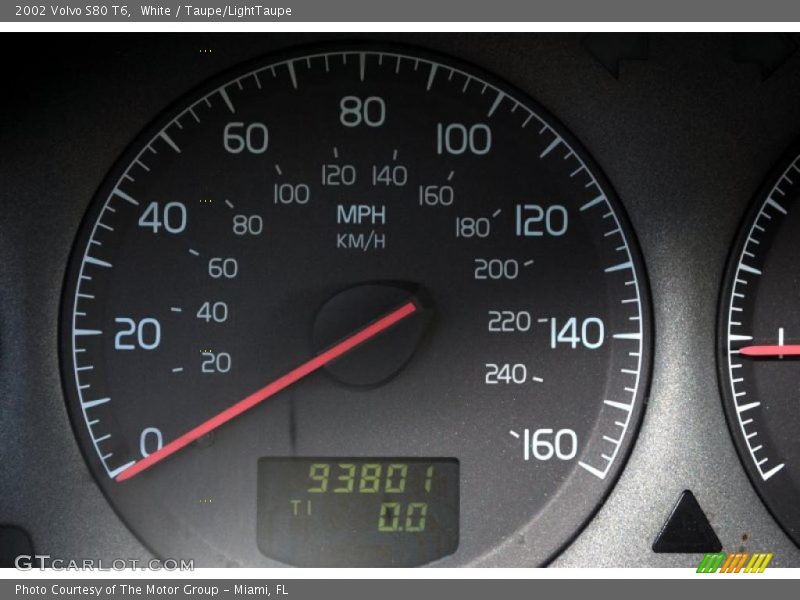 White / Taupe/LightTaupe 2002 Volvo S80 T6