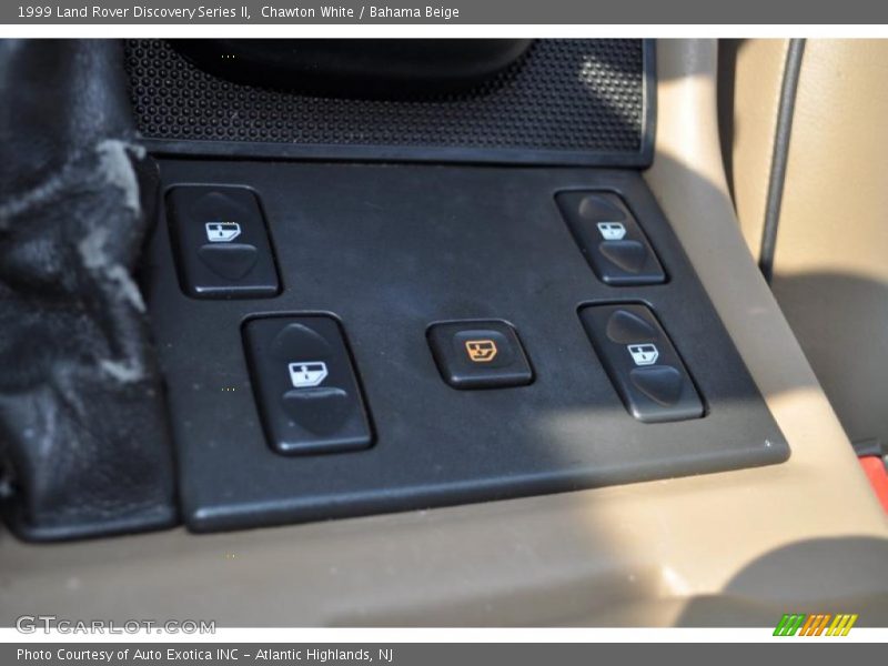 Chawton White / Bahama Beige 1999 Land Rover Discovery Series II