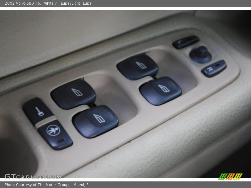 White / Taupe/LightTaupe 2002 Volvo S80 T6