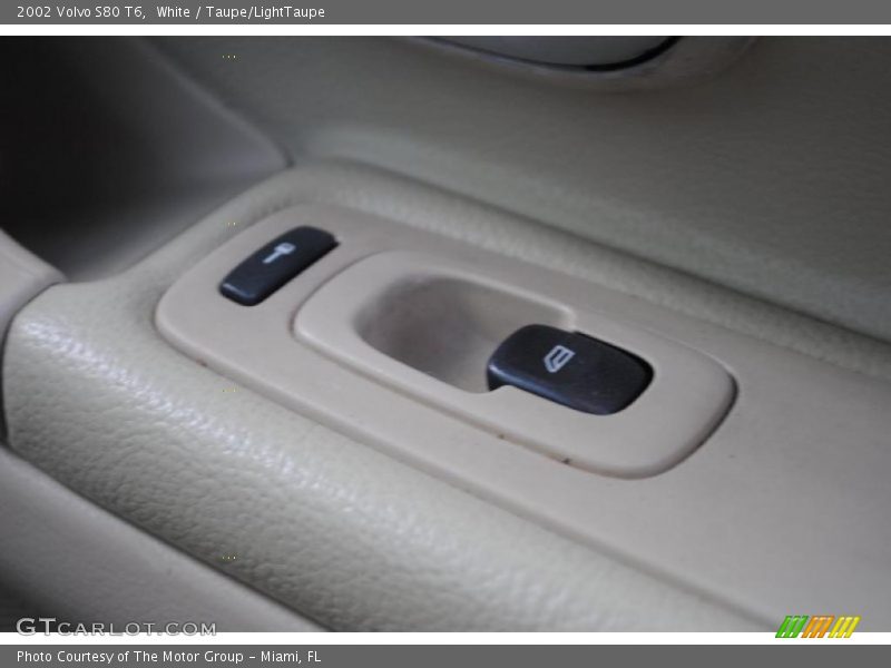 White / Taupe/LightTaupe 2002 Volvo S80 T6